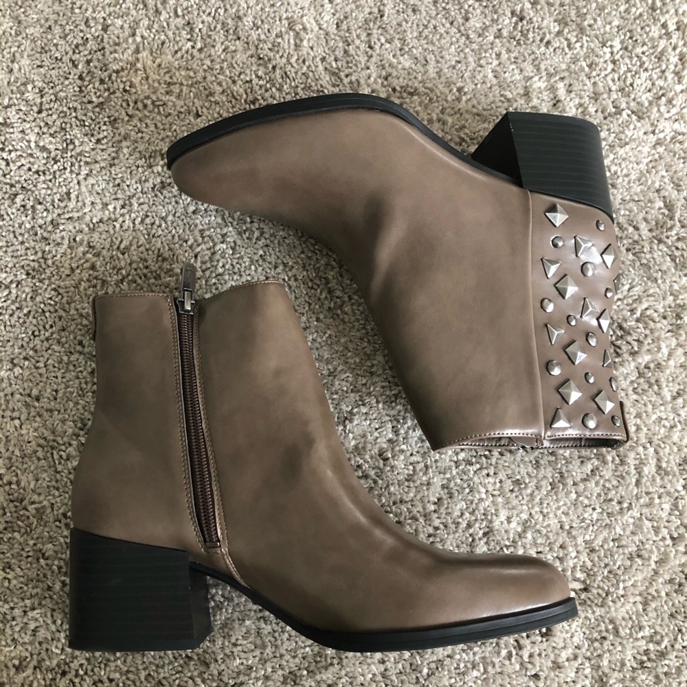 NEW circus Sam Edelman taupe studded pointed boots